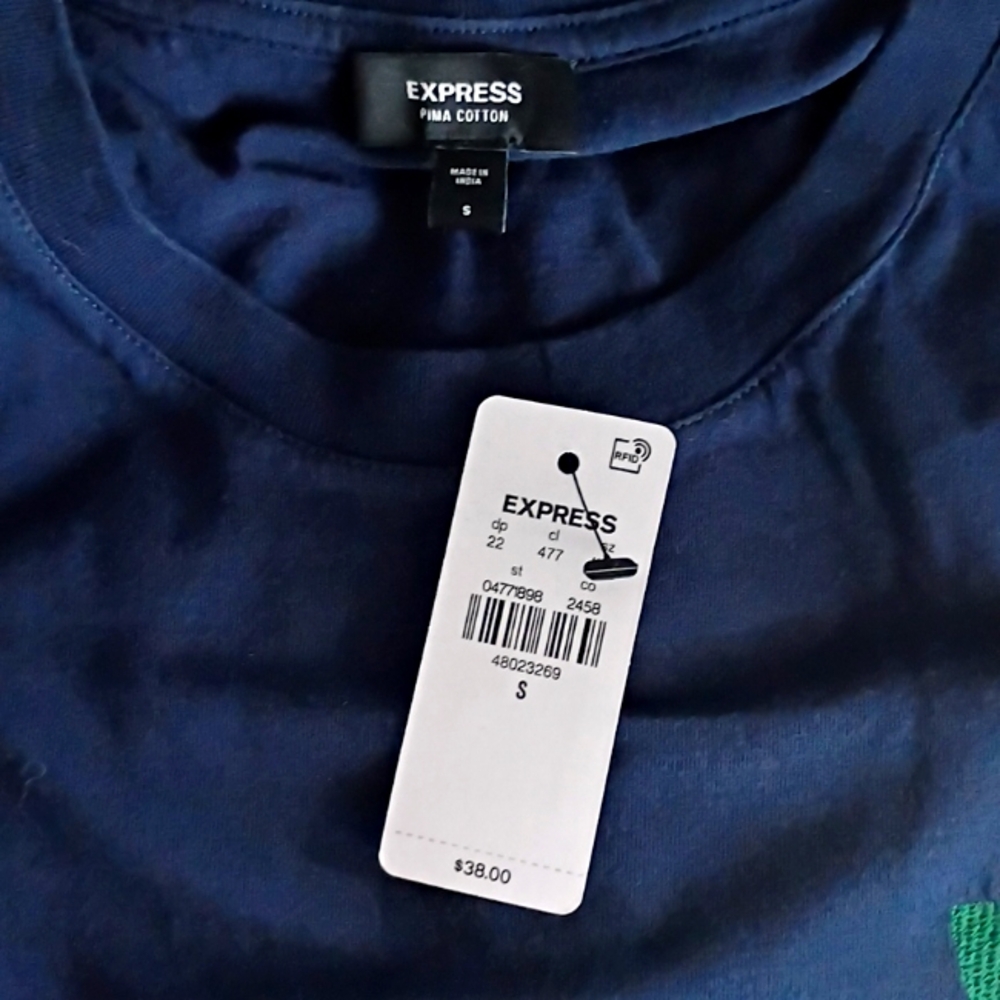 Express S Tshirt with leave design